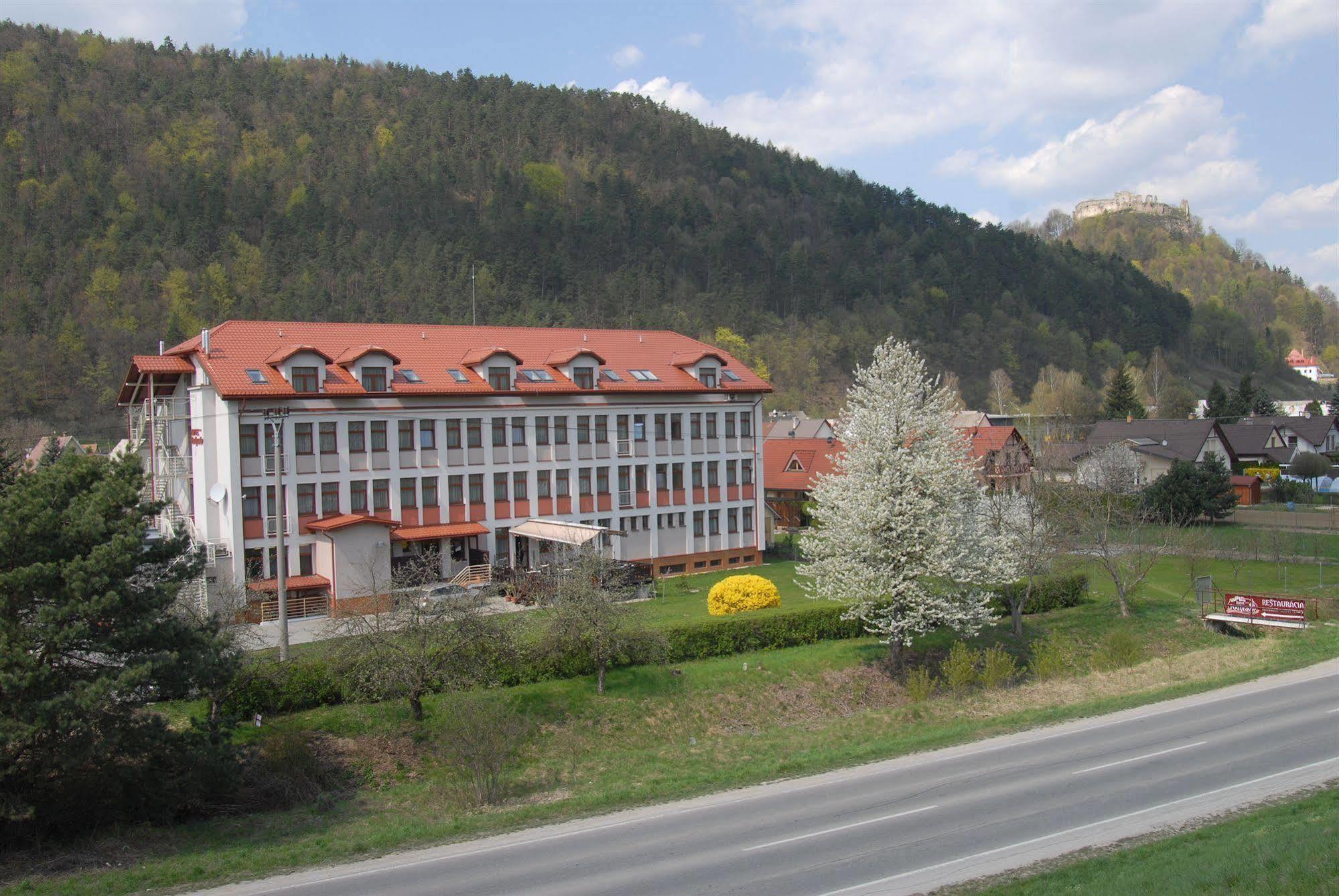 Hotel Podhradie Povazska Bystrica Bagian luar foto